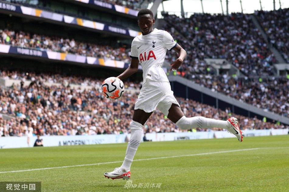 球迷们不仅 球迷们不仅